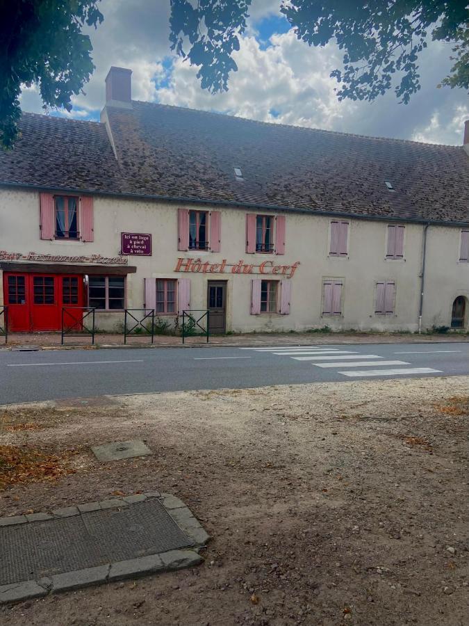 Hotel Du Cerf La Guerche-sur-l'Aubois Exteriör bild